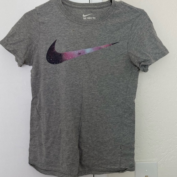 Nike Woman’s T- Shirt- EUC - Picture 2 of 4